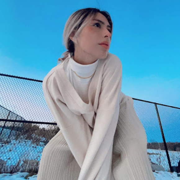 Meet your Posher, Sandra - Picture 1 of 1